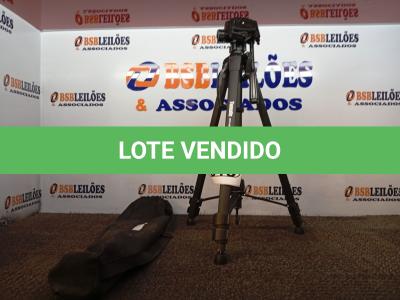 LOTE 013 - 01 TRIPÉ PARA CÂMERA MARCA TOMATE MTG-3016. (NO ESTADO) ATENÇÃO! FAZER A VISITAÇÃO ANTES DE ARREMATAR, NÃO SABEMOS SE FUNCIONA. LEILÃO NÃO TEM GARANTIA E NEM DEVOLUÇÃO, SUJEITO A POSSÍVEIS AVARIAS VISÍVEIS/OCULTAS E/OU AUSÊNCIA DE COMPONENTES.