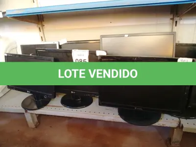 LOTE 085 - 10 MONITORES LCD MARCAS E MODELOS DIVERSOS. (NO ESTADO) ATENÇÃO! FAZER A VISITAÇÃO ANTES DE ARREMATAR, NÃO SABEMOS SE FUNCIONA. LEILÃO NÃO TEM GARANTIA E NEM DEVOLUÇÃO, SUJEITO A POSSÍVEIS AVARIAS VISÍVEIS/OCULTAS E/OU AUSÊNCIA DE COMPONENTES.