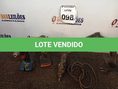 LOTE 098 - 01 FURADEIRA 02 PARAFUSADEIRAS E 01 DREMEL MARCAS E MODELOS DIVERSOS. (NO ESTADO) ATENÇÃO! FAZER A VISITAÇÃO ANTES DE ARREMATAR, NÃO SABEMOS SE FUNCIONA. LEILÃO NÃO TEM GARANTIA E NEM DEVOLUÇÃO, SUJEITO A POSSÍVEIS AVARIAS VISÍVEIS/OCULTAS E/OU AUSÊNCIA DE COMPONENTES.