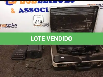 LOTE 410 - 01 FILMADORA VHS PANASONIC COM MALETA, 01 TOCA FITAS E 01 LUMINÁRIA DE LED. (NO ESTADO) ATENÇÃO! FAZER A VISITAÇÃO ANTES DE ARREMATAR, NÃO SABEMOS SE FUNCIONA. LEILÃO NÃO TEM GARANTIA E NEM DEVOLUÇÃO, SUJEITO A POSSÍVEIS AVARIAS VISÍVEIS/OCULTAS E/OU AUSÊNCIA DE COMPONENTES.