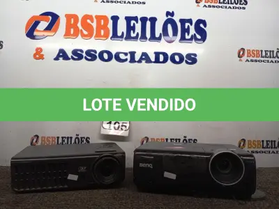 LOTE 105 - 02 PROJETORES MULTIMIDIA MARCAS BENQ E LG. (NO ESTADO) ATENÇÃO! FAZER A VISITAÇÃO ANTES DE ARREMATAR, NÃO SABEMOS SE FUNCIONA. LEILÃO NÃO TEM GARANTIA E NEM DEVOLUÇÃO, SUJEITO A POSSÍVEIS AVARIAS VISÍVEIS/OCULTAS E/OU AUSÊNCIA DE COMPONENTES.