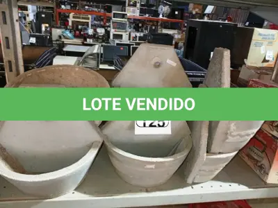 LOTE 125 - 07 SUPORTES EM CONCRETO PARA PLANTAS. (NO ESTADO) ATENÇÃO! FAZER A VISITAÇÃO ANTES DE ARREMATAR, NÃO SABEMOS SE FUNCIONA. LEILÃO NÃO TEM GARANTIA E NEM DEVOLUÇÃO, SUJEITO A POSSÍVEIS AVARIAS VISÍVEIS/OCULTAS E/OU AUSÊNCIA DE COMPONENTES.