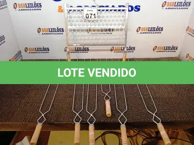 LOTE 071 - 06 ESPETOS DE 01 GRELHA. (NO ESTADO) ATENÇÃO! FAZER A VISITAÇÃO ANTES DE ARREMATAR, NÃO SABEMOS SE FUNCIONA. LEILÃO NÃO TEM GARANTIA E NEM DEVOLUÇÃO, SUJEITO A POSSÍVEIS AVARIAS VISÍVEIS/OCULTAS E/OU AUSÊNCIA DE COMPONENTES.