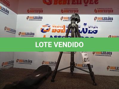 LOTE 013 - 01 TRIPÉ PARA CÂMERA MARCA TOMATE MTG-3016. (NO ESTADO) ATENÇÃO! FAZER A VISITAÇÃO ANTES DE ARREMATAR, NÃO SABEMOS SE FUNCIONA. LEILÃO NÃO TEM GARANTIA E NEM DEVOLUÇÃO, SUJEITO A POSSÍVEIS AVARIAS VISÍVEIS/OCULTAS E/OU AUSÊNCIA DE COMPONENTES.