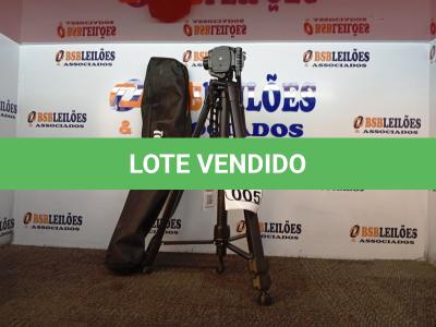 LOTE 005 - 01 TRIPÉ PARA CÂMERA MARCA TOMATE MTG-3016. (NO ESTADO) ATENÇÃO! FAZER A VISITAÇÃO ANTES DE ARREMATAR, NÃO SABEMOS SE FUNCIONA. LEILÃO NÃO TEM GARANTIA E NEM DEVOLUÇÃO, SUJEITO A POSSÍVEIS AVARIAS VISÍVEIS/OCULTAS E/OU AUSÊNCIA DE COMPONENTES.