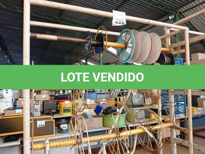 LOTE 280 - 01 EXPOSITOR PARA FIOS E CORDAS. (NO ESTADO) ATENÇÃO! FAZER A VISITAÇÃO ANTES DE ARREMATAR, NÃO SABEMOS SE FUNCIONA. LEILÃO NÃO TEM GARANTIA E NEM DEVOLUÇÃO, SUJEITO A POSSÍVEIS AVARIAS VISÍVEIS/OCULTAS E/OU AUSÊNCIA DE COMPONENTES.
