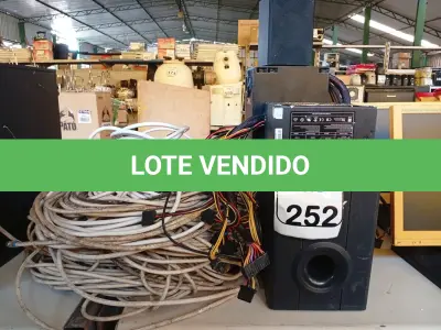 LOTE 252 - 04 FONTES PARA PC, 01 MINI CPU PARA RETIRADA DE PEÇAS E 03 CAIXAS DE SOM DIVERSAS E VÁRIOS CABOS. (NO ESTADO) ATENÇÃO! FAZER A VISITAÇÃO ANTES DE ARREMATAR, NÃO SABEMOS SE FUNCIONA. LEILÃO NÃO TEM GARANTIA E NEM DEVOLUÇÃO, SUJEITO A POSSÍVEIS AVARIAS VISÍVEIS/OCULTAS E/OU AUSÊNCIA DE COMPONENTES.