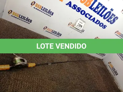 LOTE 388 - 01 VARA DE PESCA E 01 CARRETILHA SHIMANO LADO ESQUERDO. (NO ESTADO) ATENÇÃO! FAZER A VISITAÇÃO ANTES DE ARREMATAR, NÃO SABEMOS SE FUNCIONA. LEILÃO NÃO TEM GARANTIA E NEM DEVOLUÇÃO, SUJEITO A POSSÍVEIS AVARIAS VISÍVEIS/OCULTAS E/OU AUSÊNCIA DE COMPONENTES.