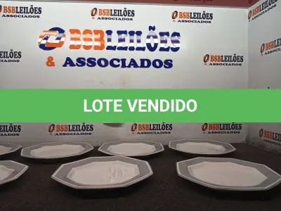 LOTE 375 - 07 PRATOS OCTOGONAIS. (NO ESTADO) ATENÇÃO! FAZER A VISITAÇÃO ANTES DE ARREMATAR, NÃO SABEMOS SE FUNCIONA. LEILÃO NÃO TEM GARANTIA E NEM DEVOLUÇÃO, SUJEITO A POSSÍVEIS AVARIAS VISÍVEIS/OCULTAS E/OU AUSÊNCIA DE COMPONENTES.
