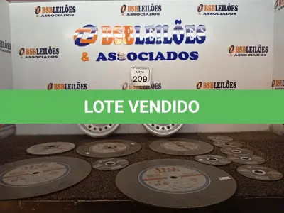 LOTE 209 - 12 DISCOS DE CORTE DE TAMANHOS DIVERSOS E 02 AROS DE FERRO PARA CARRINHO DE MÃO. (NO ESTADO) ATENÇÃO! FAZER A VISITAÇÃO ANTES DE ARREMATAR, NÃO SABEMOS SE FUNCIONA. LEILÃO NÃO TEM GARANTIA E NEM DEVOLUÇÃO, SUJEITO A POSSÍVEIS AVARIAS VISÍVEIS/OCULTAS E/OU AUSÊNCIA DE COMPONENTES.