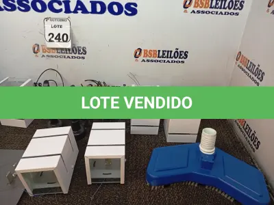LOTE 240 - 01 ESCOVA PARA PISCINA E MATERIAIS DIVERSOS. (NO ESTADO) ATENÇÃO! FAZER A VISITAÇÃO ANTES DE ARREMATAR, NÃO SABEMOS SE FUNCIONA. LEILÃO NÃO TEM GARANTIA E NEM DEVOLUÇÃO, SUJEITO A POSSÍVEIS AVARIAS VISÍVEIS/OCULTAS E/OU AUSÊNCIA DE COMPONENTES.