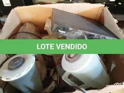 LOTE 174 - 01 ESPREMEDOR DE FRUTAS, 02 BASES DE LIQUIDIFICADORES, DIVERSOS COPOS DE LIQUIDIFICADORES, 01 APARELHO DVR PARA RETIRADA DE PEÇAS E 01 BASE PARA ESPREMEDOR DE FRUTAS. (NO ESTADO) ATENÇÃO! FAZER A VISITAÇÃO ANTES DE ARREMATAR, NÃO SABEMOS SE FUNCIONA. LEILÃO NÃO TEM GARANTIA E NEM DEVOLUÇÃO, SUJEITO A POSSÍVEIS AVARIAS VISÍVEIS/OCULTAS E/OU AUSÊNCIA DE COMPONENTES.