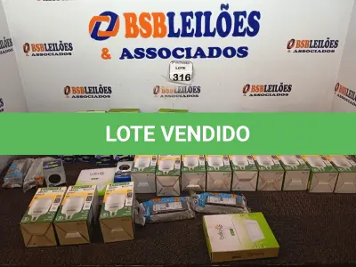 LOTE 316 - 01 LOTE COM DIVERSAS LÂMPADAS, PISCA-PISCAS E MATERIAIS DIVERSOS. (NO ESTADO) ATENÇÃO! FAZER A VISITAÇÃO ANTES DE ARREMATAR, NÃO SABEMOS SE FUNCIONA. LEILÃO NÃO TEM GARANTIA E NEM DEVOLUÇÃO, SUJEITO A POSSÍVEIS AVARIAS VISÍVEIS/OCULTAS E/OU AUSÊNCIA DE COMPONENTES.