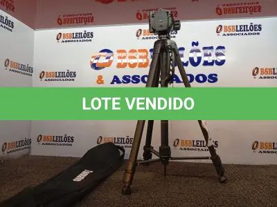 LOTE 245 - 01 TRIPÉ PARA CÂMERA MARCA TOMATE MTG-3016. (NO ESTADO) ATENÇÃO! FAZER A VISITAÇÃO ANTES DE ARREMATAR, NÃO SABEMOS SE FUNCIONA. LEILÃO NÃO TEM GARANTIA E NEM DEVOLUÇÃO, SUJEITO A POSSÍVEIS AVARIAS VISÍVEIS/OCULTAS E/OU AUSÊNCIA DE COMPONENTES.