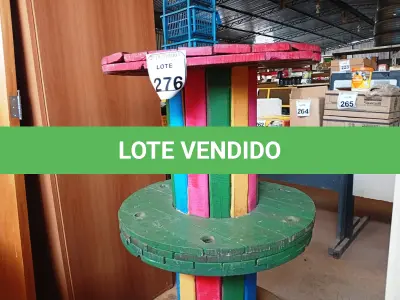 LOTE 276 - 02 CARRETEIS DE FIO DE MADEIRA COM RODINHAS. (NO ESTADO) ATENÇÃO! FAZER A VISITAÇÃO ANTES DE ARREMATAR, NÃO SABEMOS SE FUNCIONA. LEILÃO NÃO TEM GARANTIA E NEM DEVOLUÇÃO, SUJEITO A POSSÍVEIS AVARIAS VISÍVEIS/OCULTAS E/OU AUSÊNCIA DE COMPONENTES.