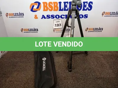 LOTE 193 - 01 TRIPÉ PARA CÂMERA MARCA TOMATE MTG-3016. (NO ESTADO) ATENÇÃO! FAZER A VISITAÇÃO ANTES DE ARREMATAR, NÃO SABEMOS SE FUNCIONA. LEILÃO NÃO TEM GARANTIA E NEM DEVOLUÇÃO, SUJEITO A POSSÍVEIS AVARIAS VISÍVEIS/OCULTAS E/OU AUSÊNCIA DE COMPONENTES.