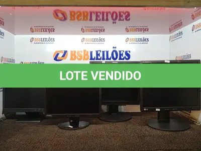 LOTE 213 - 04 MONITORES LCD MARCAS E MODELOS DIVERSOS. (NO ESTADO) ATENÇÃO! FAZER A VISITAÇÃO ANTES DE ARREMATAR, NÃO SABEMOS SE FUNCIONA. LEILÃO NÃO TEM GARANTIA E NEM DEVOLUÇÃO, SUJEITO A POSSÍVEIS AVARIAS VISÍVEIS/OCULTAS E/OU AUSÊNCIA DE COMPONENTES.