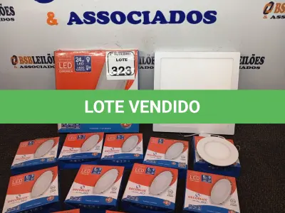 LOTE 323 - 02 LUMIARIAS DE LED QUADRADAS MARCA DECORLUX SOBREPOR E 12 LUMINARIAS DE LED DE IMBUTIR DECORLUX. (NO ESTADO) ATENÇÃO! FAZER A VISITAÇÃO ANTES DE ARREMATAR, NÃO SABEMOS SE FUNCIONA. LEILÃO NÃO TEM GARANTIA E NEM DEVOLUÇÃO, SUJEITO A POSSÍVEIS AVARIAS VISÍVEIS/OCULTAS E/OU AUSÊNCIA DE COMPONENTES.