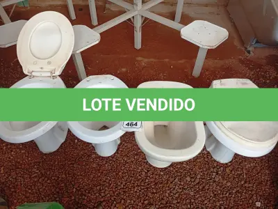 LOTE 464 - 04 VASOS SANITÁRIOS MODELOS DIVERSOS NA COR BRANCA. NO ESTADO) ATENÇÃO! FAZER A VISITAÇÃO ANTES DE ARREMATAR, NÃO SABEMOS SE FUNCIONA. LEILÃO NÃO TEM GARANTIA E NEM DEVOLUÇÃO, SUJEITO A POSSÍVEIS AVARIAS VISÍVEIS/OCULTAS E/OU AUSÊNCIA DE COMPONENTES.