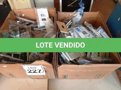 LOTE 227 - 01 LOTE COM GRANDE QUANTIDADE DE PLACAS PARA TOMADAS. E MATERIAIS ELÉTRICOS DIVERSOS. (NO ESTADO) ATENÇÃO! FAZER A VISITAÇÃO ANTES DE ARREMATAR, NÃO SABEMOS SE FUNCIONA. LEILÃO NÃO TEM GARANTIA E NEM DEVOLUÇÃO, SUJEITO A POSSÍVEIS AVARIAS VISÍVEIS/OCULTAS E/OU AUSÊNCIA DE COMPONENTES.