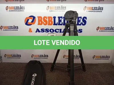 LOTE 193 - 01 TRIPÉ PARA CÂMERA MARCA TOMATE MTG-3016. (NO ESTADO) ATENÇÃO! FAZER A VISITAÇÃO ANTES DE ARREMATAR, NÃO SABEMOS SE FUNCIONA. LEILÃO NÃO TEM GARANTIA E NEM DEVOLUÇÃO, SUJEITO A POSSÍVEIS AVARIAS VISÍVEIS/OCULTAS E/OU AUSÊNCIA DE COMPONENTES.