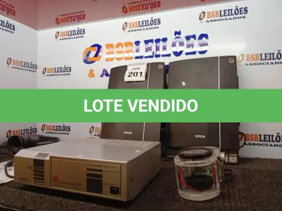 LOTE 201 - 02 SCANNERS MARCA EPSON MODELO V370, 01 ESTABILIZADOR DE TENSÃO MK-600, 02 VIEWFINDER GRASS VALLEY E 01 CAIXA DE ESTANQUE DE MERGULHO PARA MÁQUINA FOTOGRÁFICA. (NO ESTADO) ATENÇÃO! FAZER A VISITAÇÃO ANTES DE ARREMATAR, NÃO SABEMOS SE FUNCIONA. LEILÃO NÃO TEM GARANTIA E NEM DEVOLUÇÃO, SUJEITO A POSSÍVEIS AVARIAS VISÍVEIS/OCULTAS E/OU AUSÊNCIA DE COMPONENTES.