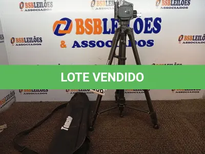 LOTE 306 - 01 TRIPÉ PARA CÂMERA MARCA TOMATE MTG-3016. (NO ESTADO) ATENÇÃO! FAZER A VISITAÇÃO ANTES DE ARREMATAR, NÃO SABEMOS SE FUNCIONA. LEILÃO NÃO TEM GARANTIA E NEM DEVOLUÇÃO, SUJEITO A POSSÍVEIS AVARIAS VISÍVEIS/OCULTAS E/OU AUSÊNCIA DE COMPONENTES.