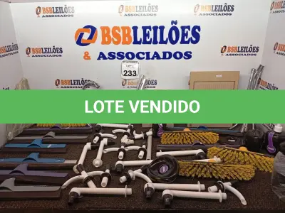 LOTE 233 - 01 LOTE COM GRANDE QUANTIDADE VASSOURAS, RODOS S/CABO, TORNEIRAS E MATERIAIS DIVERSOS. (NO ESTADO) ATENÇÃO! FAZER A VISITAÇÃO ANTES DE ARREMATAR, NÃO SABEMOS SE FUNCIONA. LEILÃO NÃO TEM GARANTIA E NEM DEVOLUÇÃO, SUJEITO A POSSÍVEIS AVARIAS VISÍVEIS/OCULTAS E/OU AUSÊNCIA DE COMPONENTES.