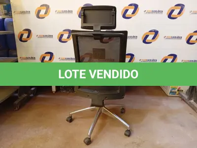 LOTE 310 - 01 CADEIRA GIRATÓRIAS PARA ESCRITÓRIO. (NO ESTADO) ATENÇÃO! FAZER A VISITAÇÃO ANTES DE ARREMATAR, NÃO SABEMOS SE FUNCIONA. LEILÃO NÃO TEM GARANTIA E NEM DEVOLUÇÃO, SUJEITO A POSSÍVEIS AVARIAS VISÍVEIS/OCULTAS E/OU AUSÊNCIA DE COMPONENTES.