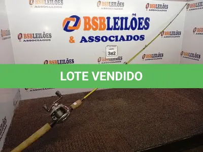 LOTE 382 - 01 VARA DE PESCA E 01 CARRETILHA MARURI TNT10 LH LADO ESQUERDO. (NO ESTADO) ATENÇÃO! FAZER A VISITAÇÃO ANTES DE ARREMATAR, NÃO SABEMOS SE FUNCIONA. LEILÃO NÃO TEM GARANTIA E NEM DEVOLUÇÃO, SUJEITO A POSSÍVEIS AVARIAS VISÍVEIS/OCULTAS E/OU AUSÊNCIA DE COMPONENTES.
