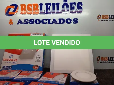 LOTE 323 - 02 LUMIARIAS DE LED QUADRADAS MARCA DECORLUX SOBREPOR E 12 LUMINARIAS DE LED DE IMBUTIR DECORLUX. (NO ESTADO) ATENÇÃO! FAZER A VISITAÇÃO ANTES DE ARREMATAR, NÃO SABEMOS SE FUNCIONA. LEILÃO NÃO TEM GARANTIA E NEM DEVOLUÇÃO, SUJEITO A POSSÍVEIS AVARIAS VISÍVEIS/OCULTAS E/OU AUSÊNCIA DE COMPONENTES.