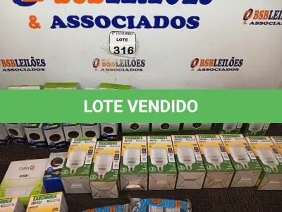 LOTE 316 - 01 LOTE COM DIVERSAS LÂMPADAS, PISCA-PISCAS E MATERIAIS DIVERSOS. (NO ESTADO) ATENÇÃO! FAZER A VISITAÇÃO ANTES DE ARREMATAR, NÃO SABEMOS SE FUNCIONA. LEILÃO NÃO TEM GARANTIA E NEM DEVOLUÇÃO, SUJEITO A POSSÍVEIS AVARIAS VISÍVEIS/OCULTAS E/OU AUSÊNCIA DE COMPONENTES.