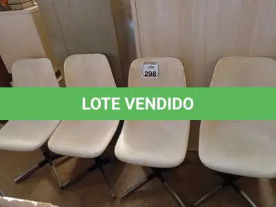 LOTE 298 - 04 CADEIRAS BASE DE FERRO C/ACENTO EM PLÁSTICO. (NO ESTADO) ATENÇÃO! FAZER A VISITAÇÃO ANTES DE ARREMATAR, NÃO SABEMOS SE FUNCIONA. LEILÃO NÃO TEM GARANTIA E NEM DEVOLUÇÃO, SUJEITO A POSSÍVEIS AVARIAS VISÍVEIS/OCULTAS E/OU AUSÊNCIA DE COMPONENTES.