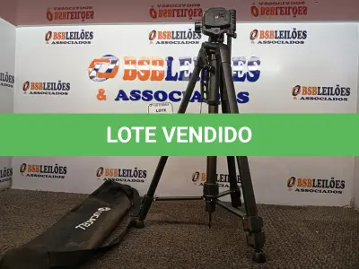 LOTE 193 - 01 TRIPÉ PARA CÂMERA MARCA TOMATE MTG-3016. (NO ESTADO) ATENÇÃO! FAZER A VISITAÇÃO ANTES DE ARREMATAR, NÃO SABEMOS SE FUNCIONA. LEILÃO NÃO TEM GARANTIA E NEM DEVOLUÇÃO, SUJEITO A POSSÍVEIS AVARIAS VISÍVEIS/OCULTAS E/OU AUSÊNCIA DE COMPONENTES.