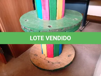 LOTE 276 - 02 CARRETEIS DE FIO DE MADEIRA COM RODINHAS. (NO ESTADO) ATENÇÃO! FAZER A VISITAÇÃO ANTES DE ARREMATAR, NÃO SABEMOS SE FUNCIONA. LEILÃO NÃO TEM GARANTIA E NEM DEVOLUÇÃO, SUJEITO A POSSÍVEIS AVARIAS VISÍVEIS/OCULTAS E/OU AUSÊNCIA DE COMPONENTES.