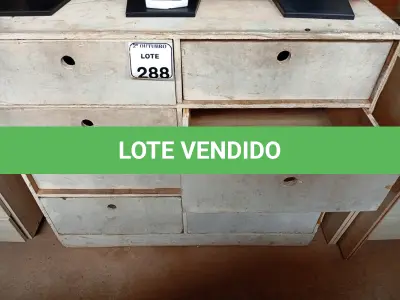 LOTE 288 - 01 BALCÃO EXPOSITOR COM 08 GAVETAS. (NO ESTADO) ATENÇÃO! FAZER A VISITAÇÃO ANTES DE ARREMATAR, NÃO SABEMOS SE FUNCIONA. LEILÃO NÃO TEM GARANTIA E NEM DEVOLUÇÃO, SUJEITO A POSSÍVEIS AVARIAS VISÍVEIS/OCULTAS E/OU AUSÊNCIA DE COMPONENTES.