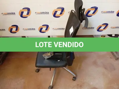LOTE 310 - 01 CADEIRA GIRATÓRIAS PARA ESCRITÓRIO. (NO ESTADO) ATENÇÃO! FAZER A VISITAÇÃO ANTES DE ARREMATAR, NÃO SABEMOS SE FUNCIONA. LEILÃO NÃO TEM GARANTIA E NEM DEVOLUÇÃO, SUJEITO A POSSÍVEIS AVARIAS VISÍVEIS/OCULTAS E/OU AUSÊNCIA DE COMPONENTES.