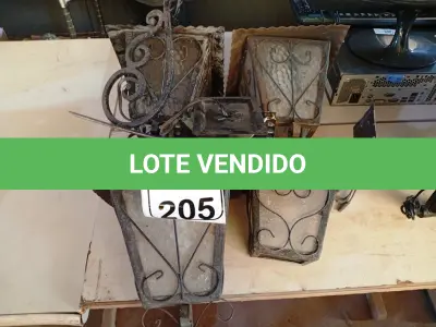 LOTE 205 - 05 LUMINÁRIAS DIVERSAS. (NO ESTADO) ATENÇÃO! FAZER A VISITAÇÃO ANTES DE ARREMATAR, NÃO SABEMOS SE FUNCIONA. LEILÃO NÃO TEM GARANTIA E NEM DEVOLUÇÃO, SUJEITO A POSSÍVEIS AVARIAS VISÍVEIS/OCULTAS E/OU AUSÊNCIA DE COMPONENTES.