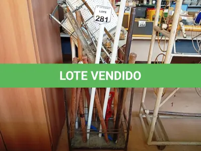 LOTE 281 - 01 SUPORTE DE FERRO E MATERIAIS DIVERSOS. (NO ESTADO) ATENÇÃO! FAZER A VISITAÇÃO ANTES DE ARREMATAR, NÃO SABEMOS SE FUNCIONA. LEILÃO NÃO TEM GARANTIA E NEM DEVOLUÇÃO, SUJEITO A POSSÍVEIS AVARIAS VISÍVEIS/OCULTAS E/OU AUSÊNCIA DE COMPONENTES.