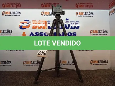 LOTE 306 - 01 TRIPÉ PARA CÂMERA MARCA TOMATE MTG-3016. (NO ESTADO) ATENÇÃO! FAZER A VISITAÇÃO ANTES DE ARREMATAR, NÃO SABEMOS SE FUNCIONA. LEILÃO NÃO TEM GARANTIA E NEM DEVOLUÇÃO, SUJEITO A POSSÍVEIS AVARIAS VISÍVEIS/OCULTAS E/OU AUSÊNCIA DE COMPONENTES.