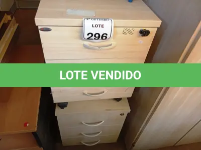 LOTE 296 - 02 GAVETEIROS COM 03 GAVETAS CADA. (NO ESTADO) ATENÇÃO! FAZER A VISITAÇÃO ANTES DE ARREMATAR, NÃO SABEMOS SE FUNCIONA. LEILÃO NÃO TEM GARANTIA E NEM DEVOLUÇÃO, SUJEITO A POSSÍVEIS AVARIAS VISÍVEIS/OCULTAS E/OU AUSÊNCIA DE COMPONENTES.