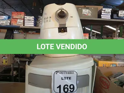 LOTE 169 - 02 PURIFICADORES DE ÁGUA MARCAS E MODELOS DIVERSOS COM AVARIAS E 01 AIR FRIER MARCA WALITA COM AVARIAS. (NO ESTADO) ATENÇÃO! FAZER A VISITAÇÃO ANTES DE ARREMATAR, NÃO SABEMOS SE FUNCIONA. LEILÃO NÃO TEM GARANTIA E NEM DEVOLUÇÃO, SUJEITO A POSSÍVEIS AVARIAS VISÍVEIS/OCULTAS E/OU AUSÊNCIA DE COMPONENTES.