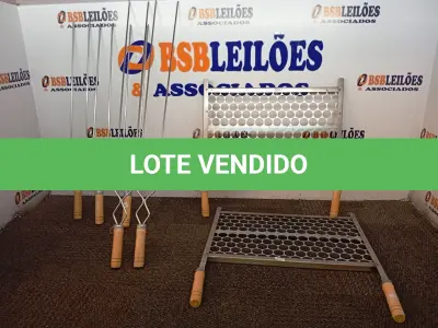 LOTE 175 - 02 GRELHAS E 06 ESPETOS. (NO ESTADO) ATENÇÃO! FAZER A VISITAÇÃO ANTES DE ARREMATAR, NÃO SABEMOS SE FUNCIONA. LEILÃO NÃO TEM GARANTIA E NEM DEVOLUÇÃO, SUJEITO A POSSÍVEIS AVARIAS VISÍVEIS/OCULTAS E/OU AUSÊNCIA DE COMPONENTES.
