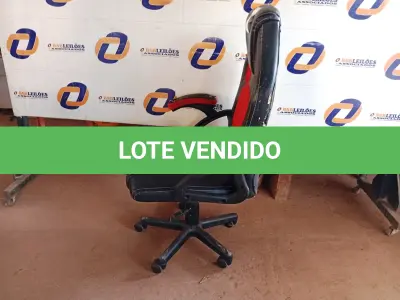 LOTE 304 - 01 CADEIRA GAMER. (NO ESTADO) ATENÇÃO! FAZER A VISITAÇÃO ANTES DE ARREMATAR, NÃO SABEMOS SE FUNCIONA. LEILÃO NÃO TEM GARANTIA E NEM DEVOLUÇÃO, SUJEITO A POSSÍVEIS AVARIAS VISÍVEIS/OCULTAS E/OU AUSÊNCIA DE COMPONENTES.