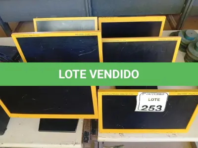 LOTE 253 - 06 MONITORES LCD MARCA CCE PARA RETIRADA DE PEÇAS. (NO ESTADO) ATENÇÃO! FAZER A VISITAÇÃO ANTES DE ARREMATAR, NÃO SABEMOS SE FUNCIONA. LEILÃO NÃO TEM GARANTIA E NEM DEVOLUÇÃO, SUJEITO A POSSÍVEIS AVARIAS VISÍVEIS/OCULTAS E/OU AUSÊNCIA DE COMPONENTES.