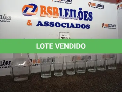 LOTE 386 - 01 JARRA DE VIDRO COM 07 COPOS. (NO ESTADO) ATENÇÃO! FAZER A VISITAÇÃO ANTES DE ARREMATAR, NÃO SABEMOS SE FUNCIONA. LEILÃO NÃO TEM GARANTIA E NEM DEVOLUÇÃO, SUJEITO A POSSÍVEIS AVARIAS VISÍVEIS/OCULTAS E/OU AUSÊNCIA DE COMPONENTES.