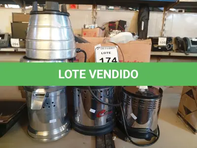 LOTE 174 - 01 ESPREMEDOR DE FRUTAS, 02 BASES DE LIQUIDIFICADORES, DIVERSOS COPOS DE LIQUIDIFICADORES, 01 APARELHO DVR PARA RETIRADA DE PEÇAS E 01 BASE PARA ESPREMEDOR DE FRUTAS. (NO ESTADO) ATENÇÃO! FAZER A VISITAÇÃO ANTES DE ARREMATAR, NÃO SABEMOS SE FUNCIONA. LEILÃO NÃO TEM GARANTIA E NEM DEVOLUÇÃO, SUJEITO A POSSÍVEIS AVARIAS VISÍVEIS/OCULTAS E/OU AUSÊNCIA DE COMPONENTES.