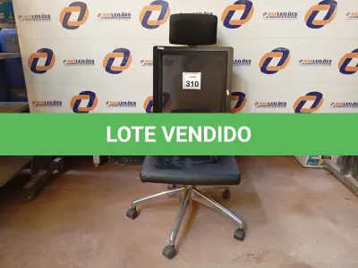LOTE 310 - 01 CADEIRA GIRATÓRIAS PARA ESCRITÓRIO. (NO ESTADO) ATENÇÃO! FAZER A VISITAÇÃO ANTES DE ARREMATAR, NÃO SABEMOS SE FUNCIONA. LEILÃO NÃO TEM GARANTIA E NEM DEVOLUÇÃO, SUJEITO A POSSÍVEIS AVARIAS VISÍVEIS/OCULTAS E/OU AUSÊNCIA DE COMPONENTES.