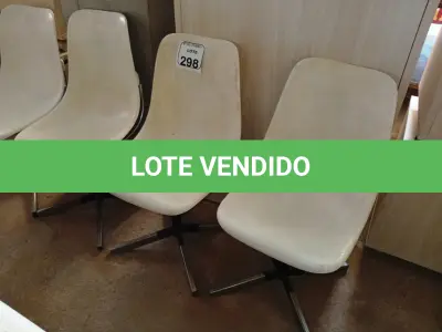 LOTE 298 - 04 CADEIRAS BASE DE FERRO C/ACENTO EM PLÁSTICO. (NO ESTADO) ATENÇÃO! FAZER A VISITAÇÃO ANTES DE ARREMATAR, NÃO SABEMOS SE FUNCIONA. LEILÃO NÃO TEM GARANTIA E NEM DEVOLUÇÃO, SUJEITO A POSSÍVEIS AVARIAS VISÍVEIS/OCULTAS E/OU AUSÊNCIA DE COMPONENTES.