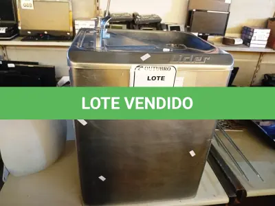 LOTE 178 - 01 BEBEDOURO DE PAREDE EM INOX MARCA LÍDER. (NO ESTADO) ATENÇÃO! FAZER A VISITAÇÃO ANTES DE ARREMATAR, NÃO SABEMOS SE FUNCIONA. LEILÃO NÃO TEM GARANTIA E NEM DEVOLUÇÃO, SUJEITO A POSSÍVEIS AVARIAS VISÍVEIS/OCULTAS E/OU AUSÊNCIA DE COMPONENTES.